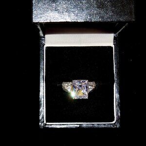 White Diamond Simulant Statement Ring Size 7